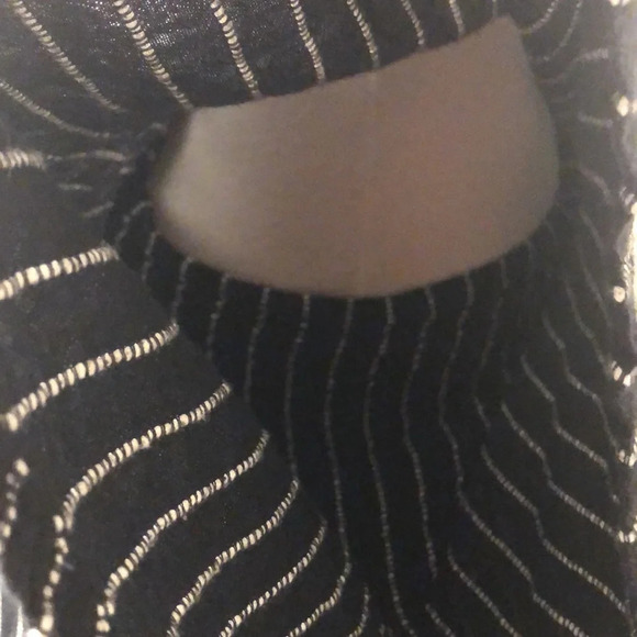 World Market Women’s B&W Striped Cotton Popover Top - Picture 4 of 8